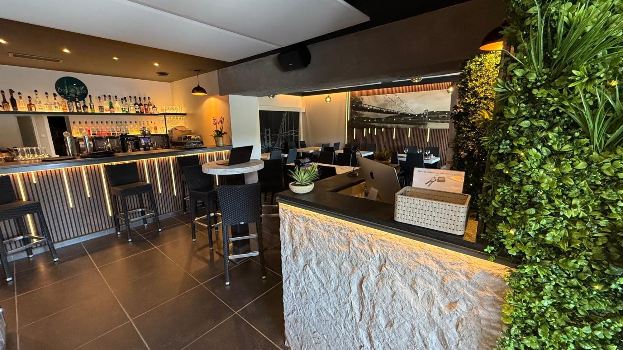 Logis Hotel Restaurant Bellevue Saint-Martin-dʼArdèche Bagian luar foto